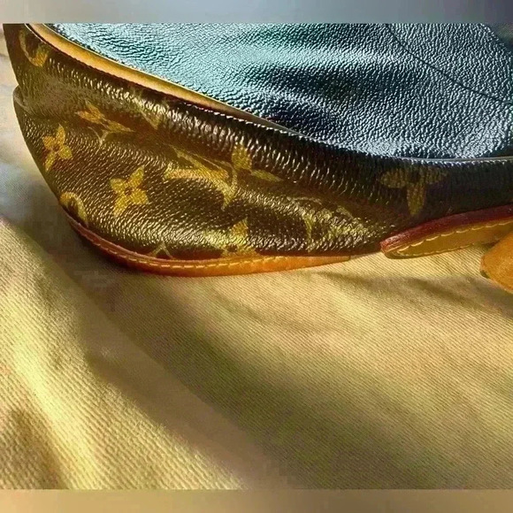 Louis Vuitton Monogram Menilmontant PM Shoulder Crossbody Bag - Picture 8 of 16